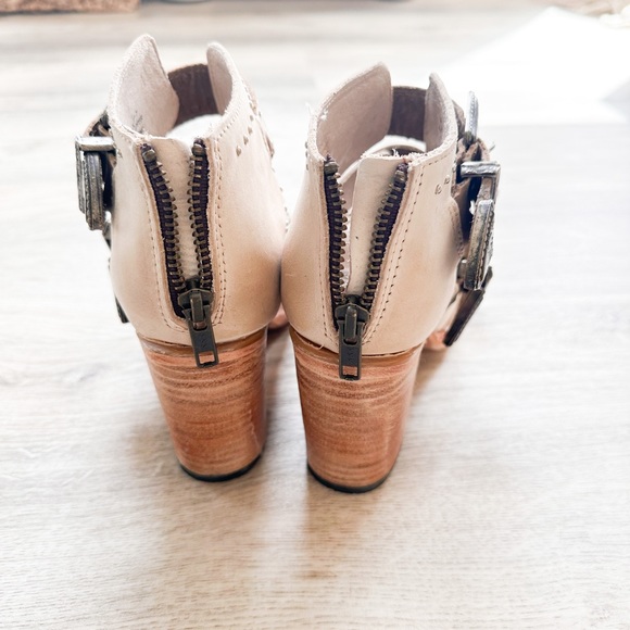 Free Bird leather sandals - Picture 7 of 8